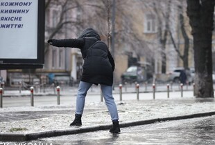 У Києві прогнозують морози та ожеледицю: сніг прибирають 232 одиниці техніки