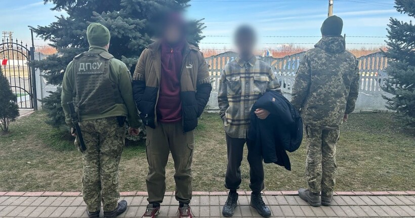 На кордоні з Угорщиною затримано двох чоловіків, які намагалися незаконно перетнути кордон
