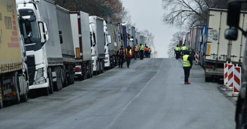 На українсько-польському кордоні можливі затримки: що відомо