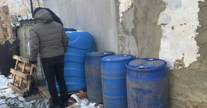 У Миколаєві поліцейські ліквідували підпільне виробництво алкоголю: що відомо