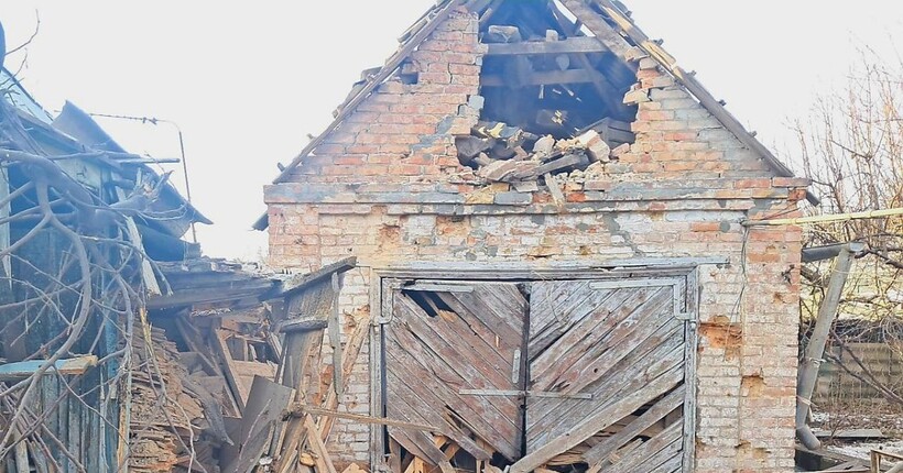 Окупанти ввечері атакували Нікопольщину: пошкоджено будинки та лінії електропередач (фото)