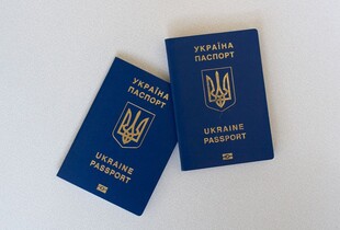 Мінкульт призупиняє видачу “листів сприяння” для виїзду митців і медійників за кордон