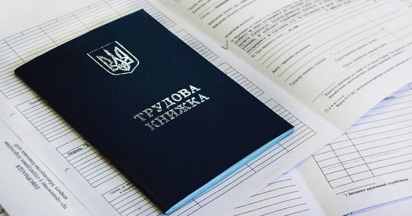 Скільки стажу потрібно для виходу на пенсію у 2025 році: як перевірити та збільшити
