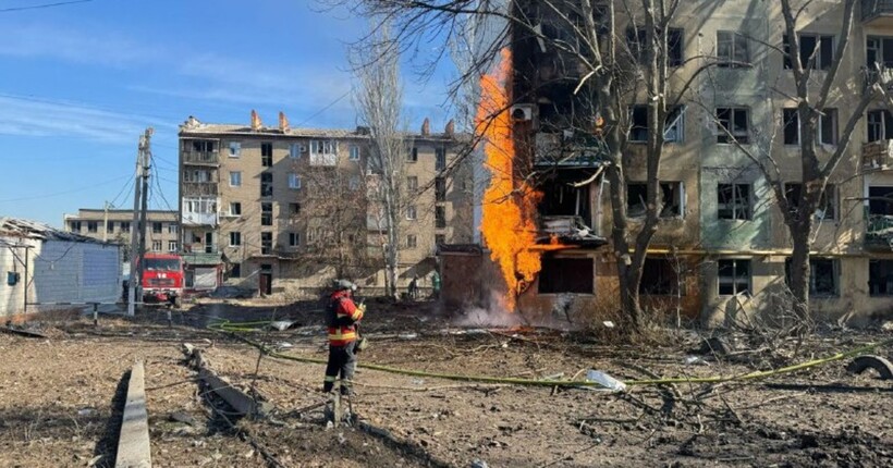 Окупанти скинули на Костянтинівку п’ять авіабомб: чотири людини поранено (фото)