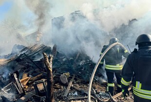 На Донеччині російські обстріли поранили цивільних: рятувальники ліквідують наслідки