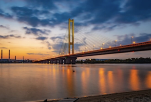 У Києві частково відкрили рух Південним мостом