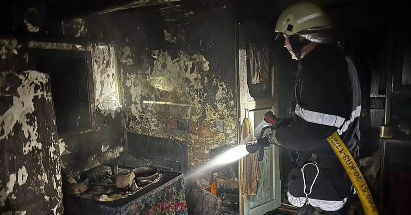 Пожежа у житловому будинку на Житомирщині: виявлено тіло загиблого чоловіка