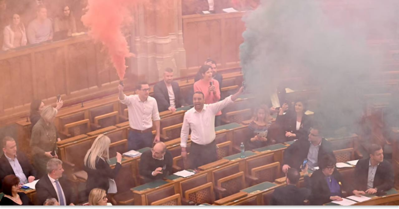 Угорські опозиційні депутати оштрафовані на 200 тисяч євро за протест проти антиЛГБТК+ закону