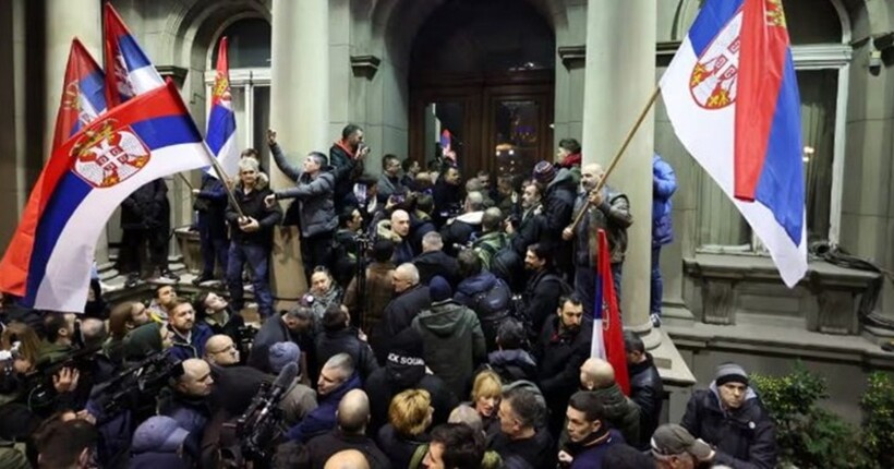 Російські шпигуни допомагають придушувати протести в Сербії - віцепрем'єр Вулін