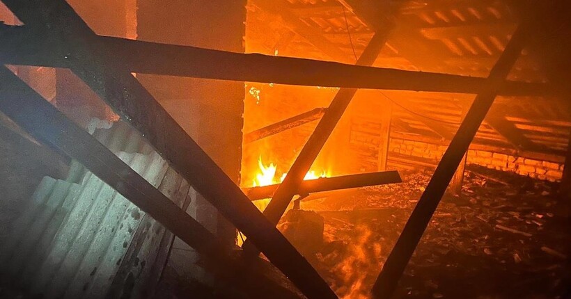 Ворог атакував Харківщину КАБами та дронами: з-під завалів врятували жінку