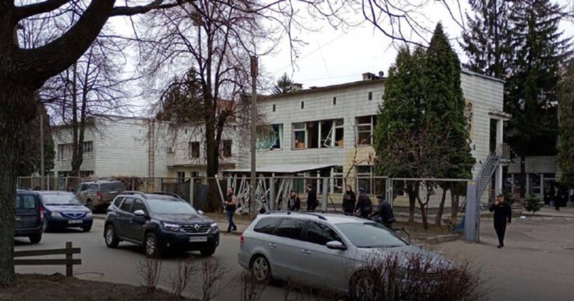 Окупанти атакували Суми: пошкоджено школу і лікарні, постраждало четверо дітей (відео)