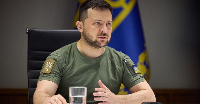 Зеленський: Просування російських військ у Курську не пов'язане з призупиненням допомоги США