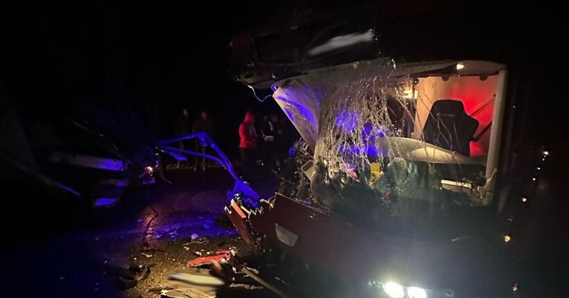 У Львівській області автобус зіштовхнувся з вантажівкою: є постраждалі