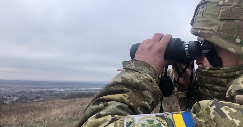 На Луганщині українські прикордонники зірвали штурм окупантів та знищили техніку (відео)