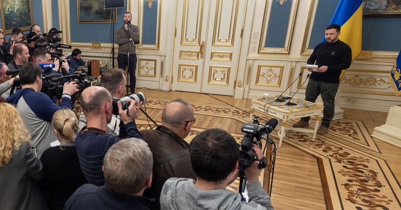 Ми не завдаємо ударів по їхній енергетиці, вони - по нашій - Зеленський