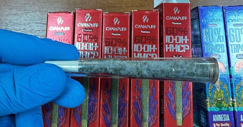 Ввозив наркотики з Європи в Україну: митники та співробітники СБУ викрили мешканця Сум
