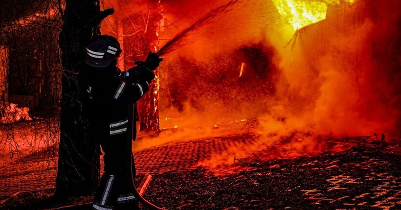ДСНС ліквідувала чотири пожежі після обстрілів Харкова: зафіксовано вісім влучань БпЛА (фото) 