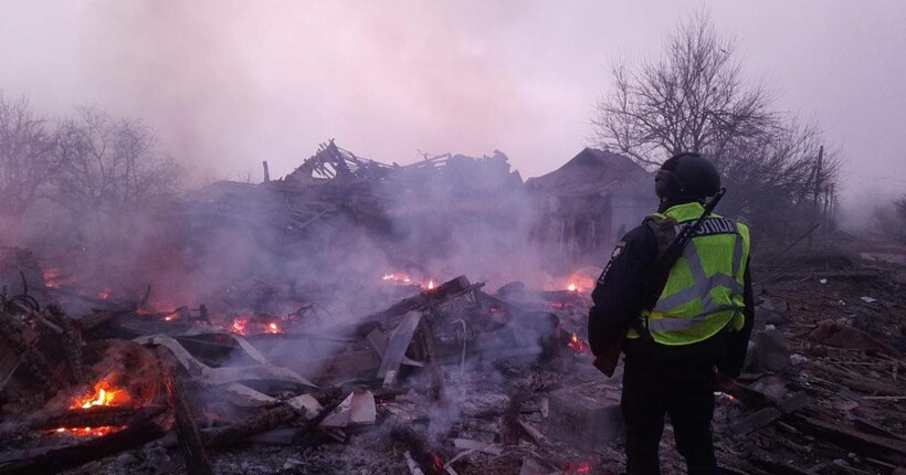 Росіяни завдали авіаудару по Краснопіллю на Сумщині: будинок повністю зруйновано
