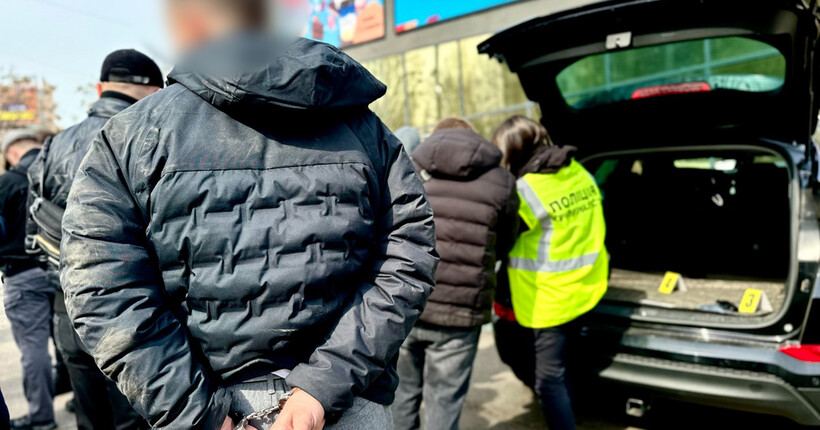 Виготовляв зброю у власному гаражі: в Одесі поліція та СБУ затримали торговця 