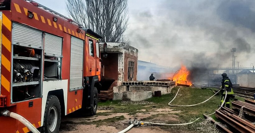 Окупанти завдали масованого обстрілу по Херсону: є загиблі та поранені