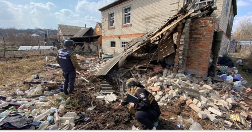 У Харківській області FPV-дрон атакував КамАЗ під час польових робіт: водій отримав поранення