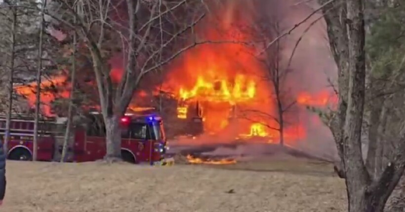 У Міннесоті літак врізався в житловий будинок (відео)
