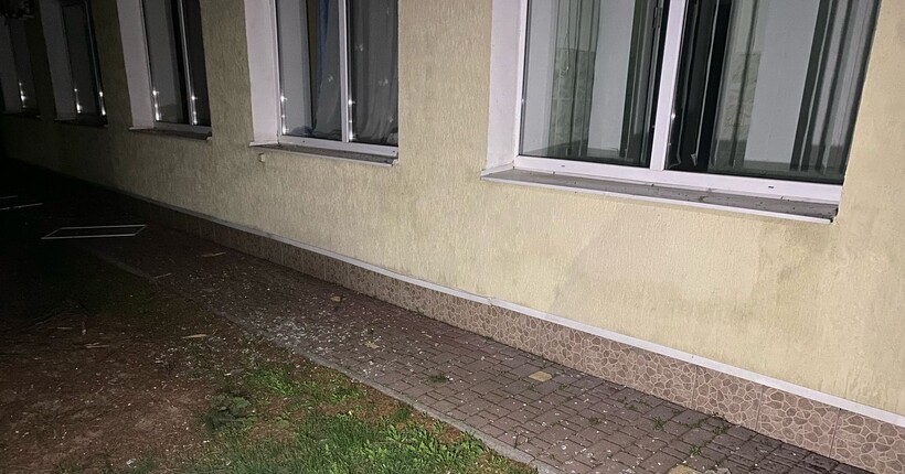 На Полтавщині уламки збитих дронів пошкодили дитячий табір