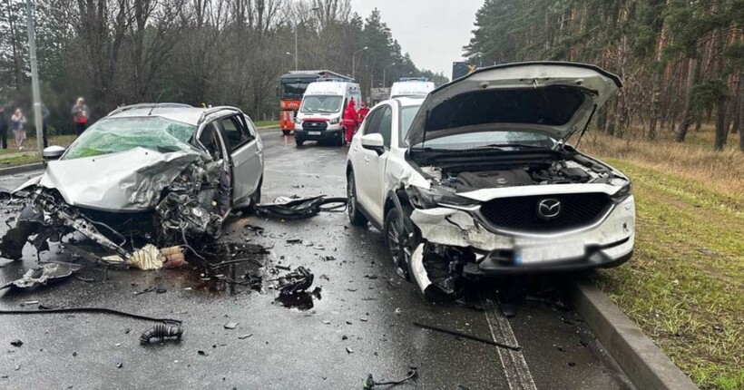 У Черкасах сталася смертельна аварія за участю трьох автомобілів