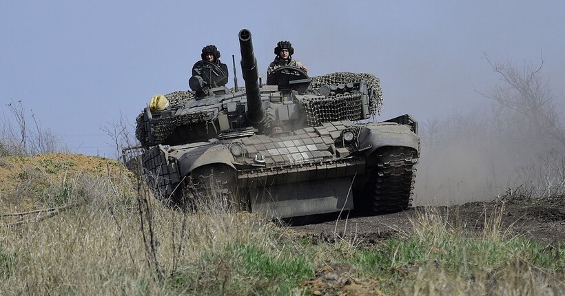 Українські захисники знищили російський танк та укриття з окупантами на Торецькому напрямку (відео)