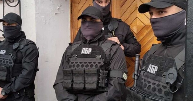 ДБР викрило схему переведення військових до тилу: серед фігурантів – ексвисокопосадовець ЗСУ