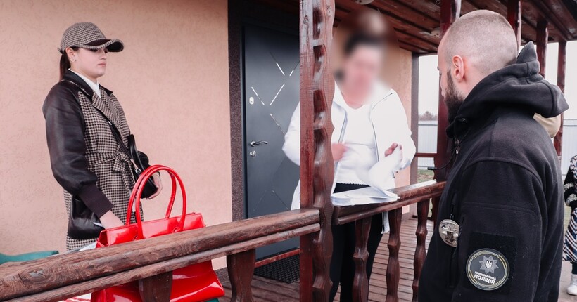 Схема на мільйони: поліцейські затримали злочинну групу, яка продавала неіснуючий метал