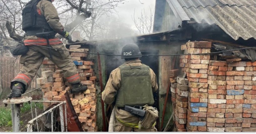 Троє цивільних постраждали внаслідок масованих атак окупантів на Нікопольський район