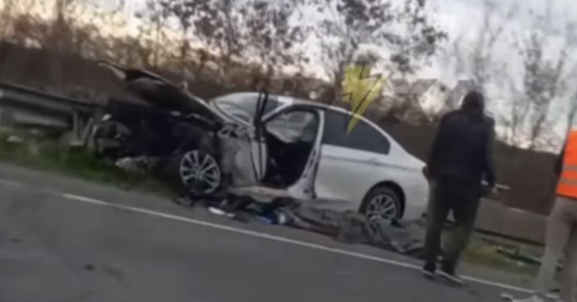 На Закарпатті сталася смертельна ДТП: автомобіль врізався у відбійник 