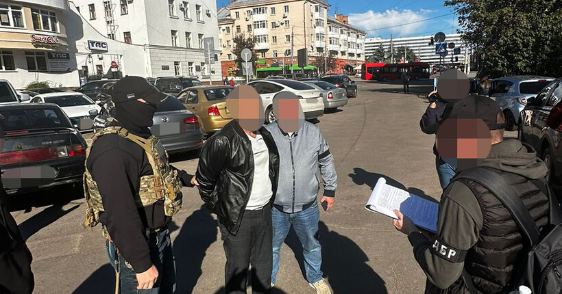 Посадовець ДПС вимагав від представника мережі АЗС гроші: ДБР завершило розслідування