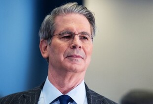 Бессент пояснив, чому нові мита США не зачепили росію