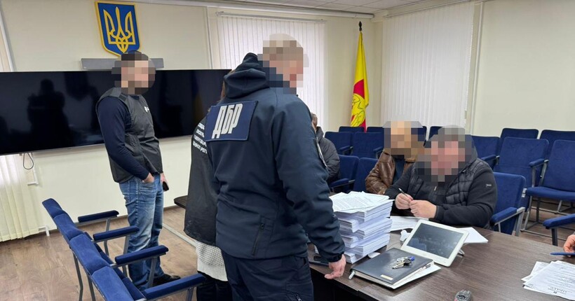 Депутата міськради Кіровоградщини судитимуть за постачання неякісного одягу для військових
