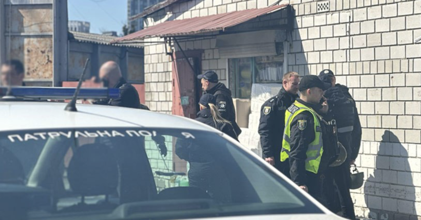 У Києві на ринку стався потужний вибух, є жертви