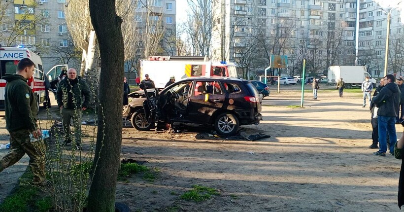 Посадовець, поранений унаслідок вибуху авто у Дніпрі, помер у лікарні