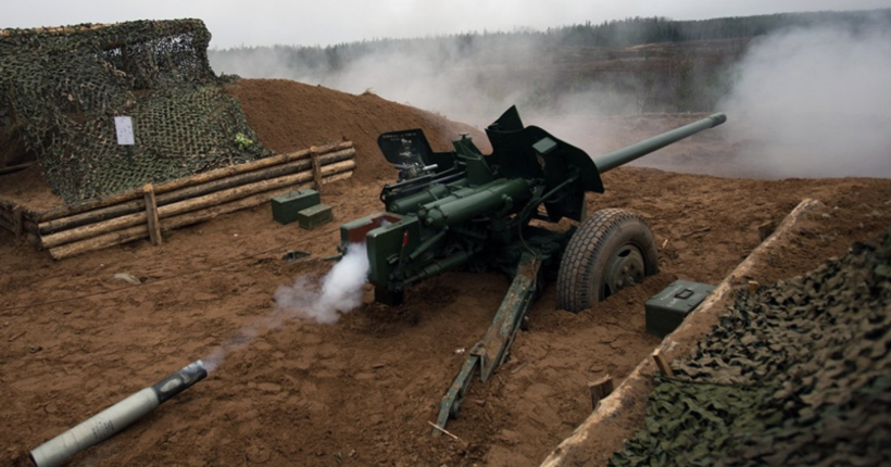 Українські бійці знищили гармату МТ-12 та ворожий транспорт (відео)