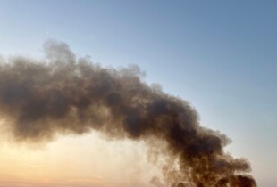 Біля станції метро 