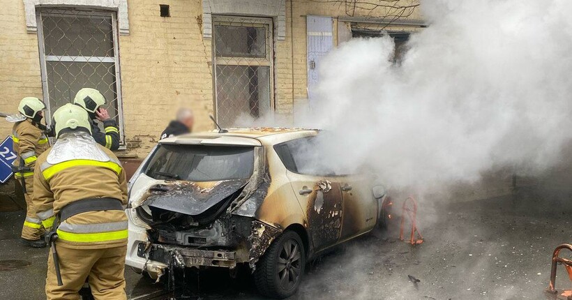 Підпал авто у Києві: поліція затримала підозрюваного