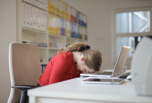 Як справді відпочити ввечері — 5 занять, які допоможуть заспокоїтись і покращити сон