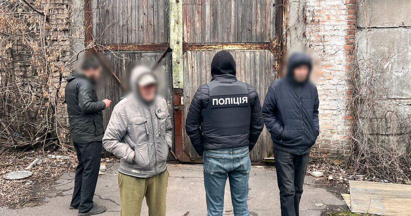 На Дніпропетровщині поліція викрила підпільне виробництво алкоголю на 4 млн грн