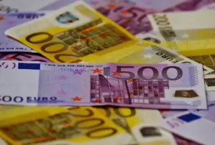 Допомога від ЄС: на яких умовах Україна отримає 18 мільярдів євро та як повертатиме