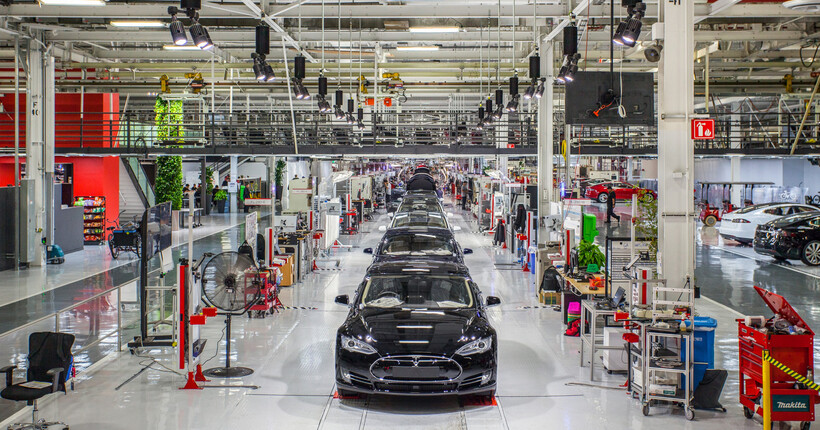 Дружба з Трампом не допомогла: Tesla стрімко втрачає вартість