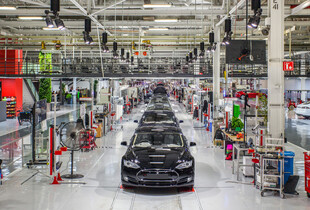Дружба з Трампом не допомогла: Tesla стрімко втрачає вартість