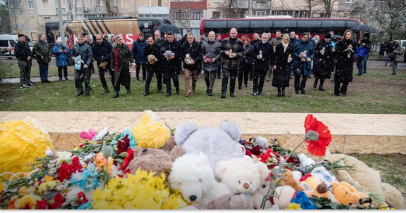 Дипломати з 32 країн відвідали Кривий Ріг, вшановуючи пам'ять жертв російського ракетного удару