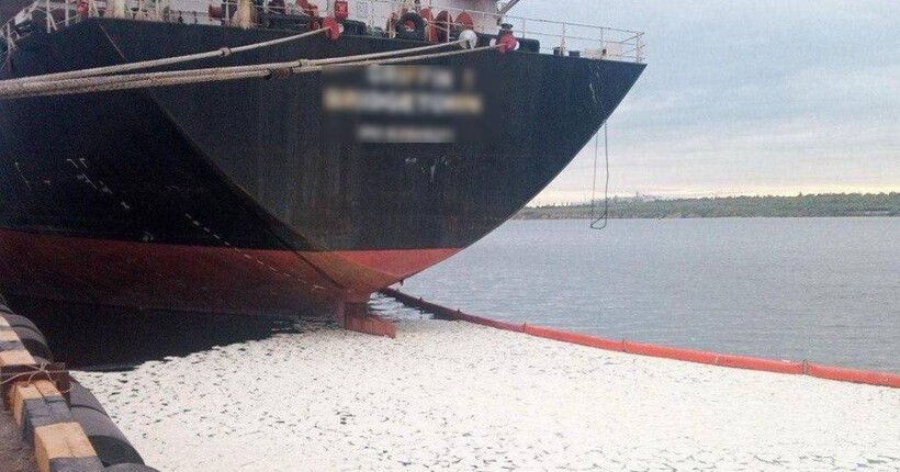 Забруднення моря пальмовою олією: старшому помічнику капітана повідомили про підозру