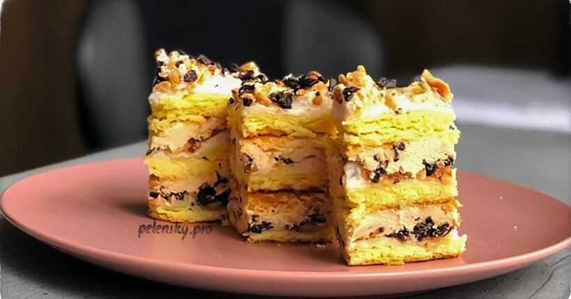 Пляцок з горіхами і кремом — вишуканий рецепт 