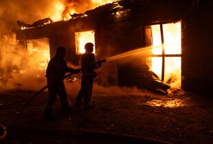 Росіяни вночі вдарили по Києву: двоє постраждалих та пошкоджені автомобілі (фото)